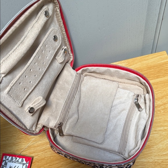 Brighton “Wild Love” Cosmetic/Jewelry Case NWT 🐈 ❤️ - Picture 6 of 17